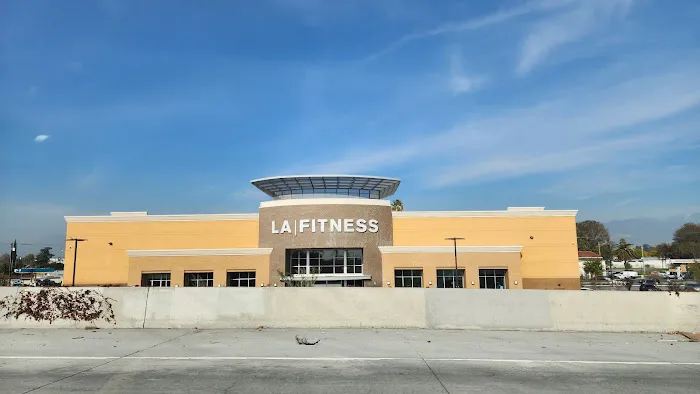 LA Fitness Picture 9