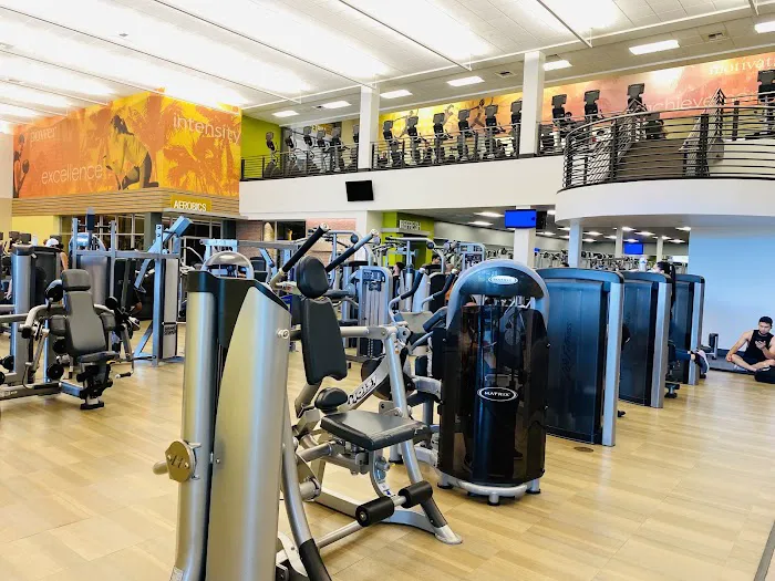 LA Fitness Picture 7