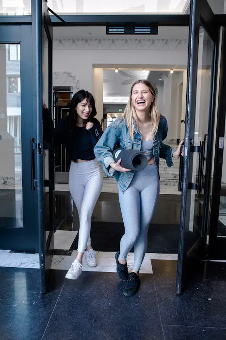 Sweat Yoga DTLA Picture 5