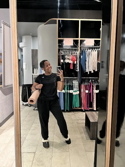 Sweat Yoga DTLA Picture 10