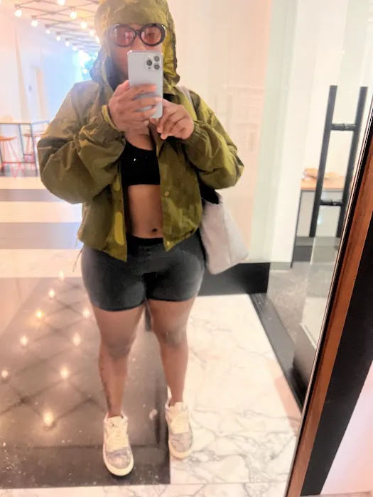 Sweat Yoga DTLA Picture 7