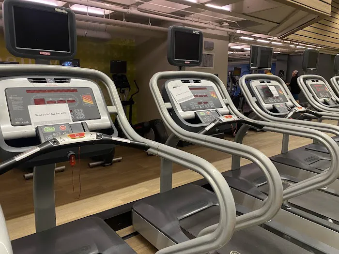 LA Fitness Picture 4