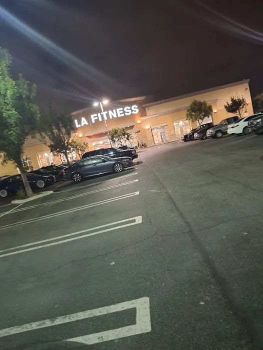 LA Fitness Picture 9