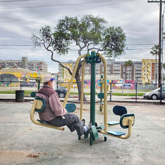 14th Street Fitness Park Picture 8