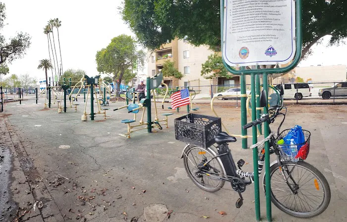 14th Street Fitness Park Picture 2
