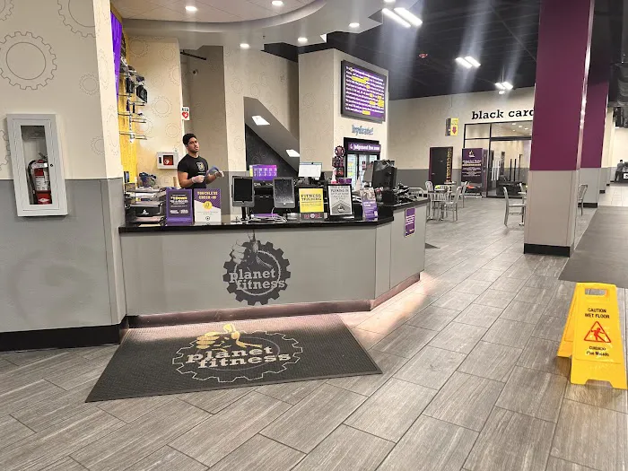 Planet Fitness Picture 6