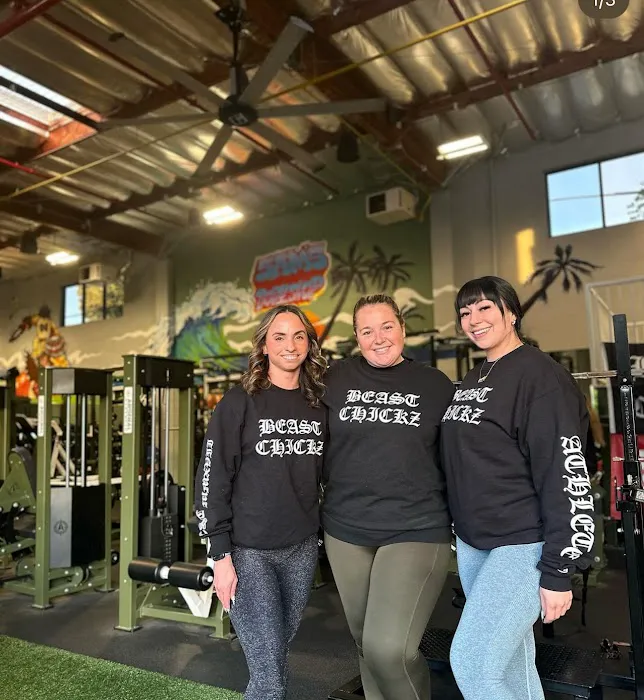 Beast Chickz Picture 6