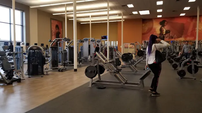 LA Fitness Picture 9