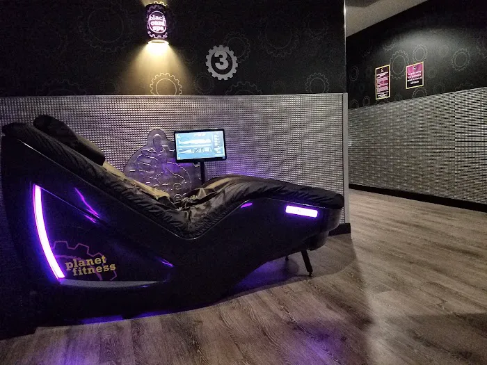 Planet Fitness Picture 6