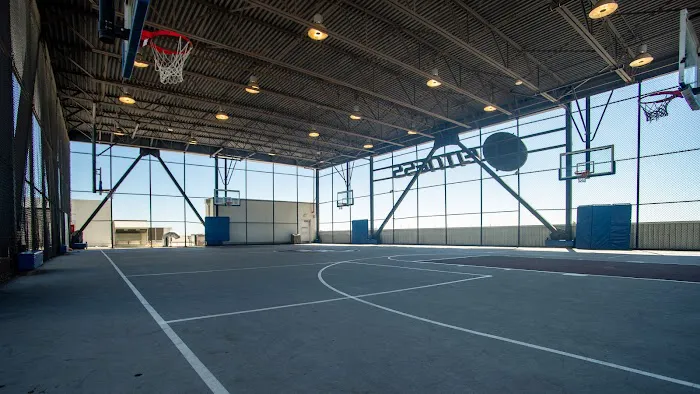 24 Hour Fitness Picture 7