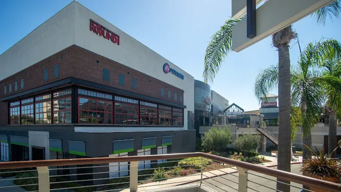 24 Hour Fitness Picture 9