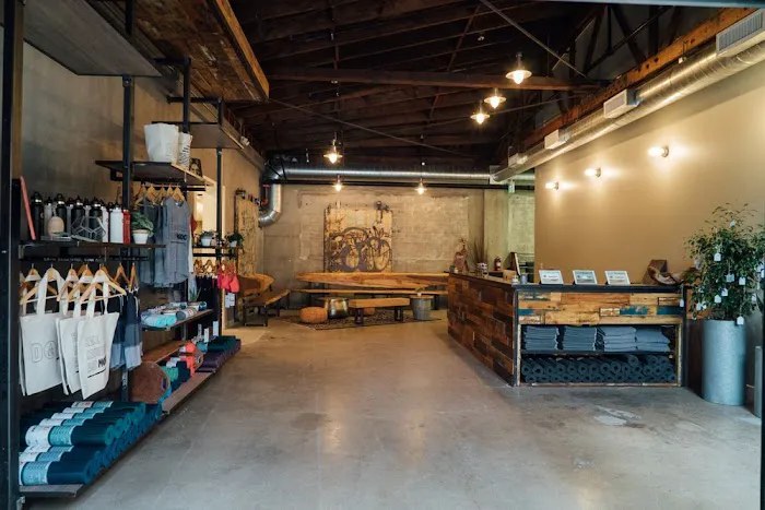 Modo Yoga LA - East Picture 2