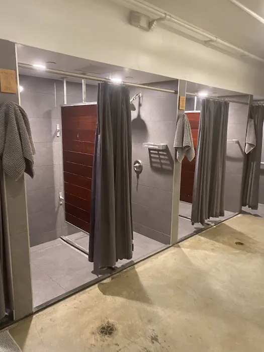 Modo Yoga LA - East Picture 8