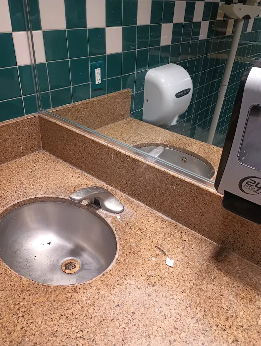 24 Hour Fitness Picture 5