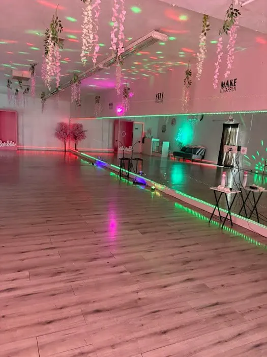 Move & Glow studio Picture 1