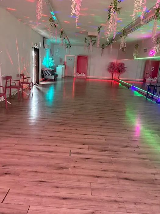 Move & Glow studio Picture 3