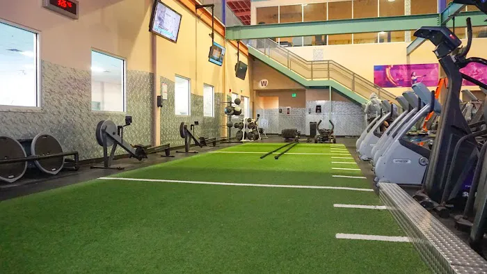 24 Hour Fitness Picture 5