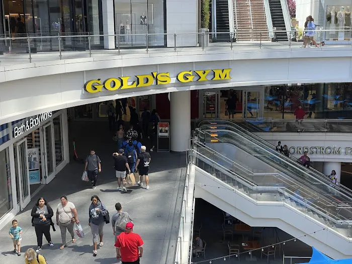 Gold's Gym Downtown Los Angeles Picture 2