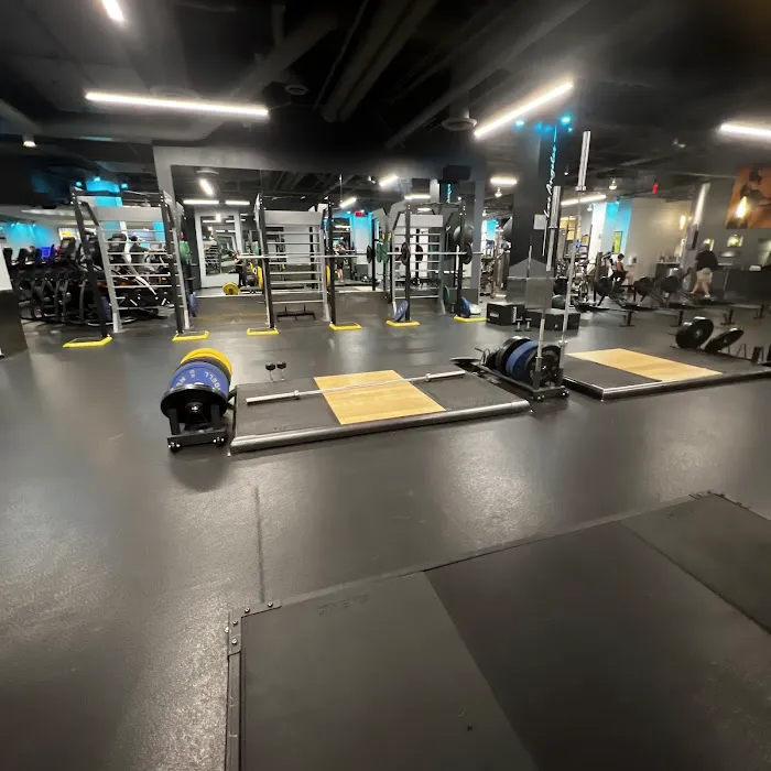 Gold's Gym Downtown Los Angeles Picture 9