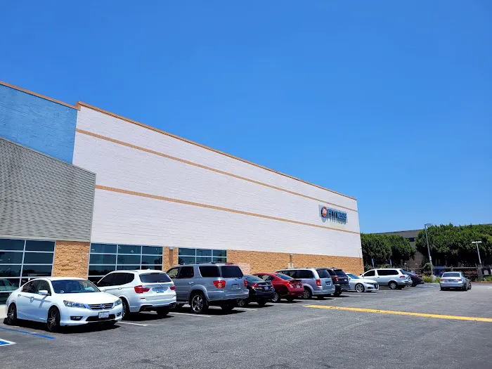 24 Hour Fitness Picture 8