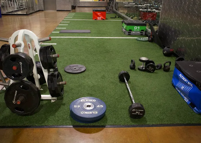 24 Hour Fitness Picture 5