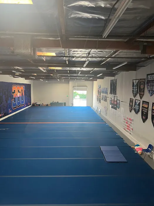 South Bay Cheer 360 Picture 2