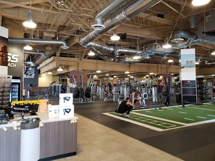 24 Hour Fitness Picture 4