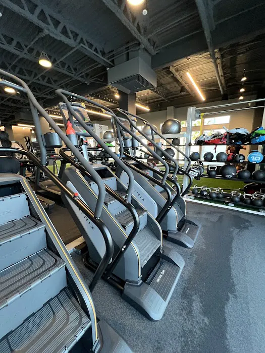 Gold’s Gym Long Beach Picture 2