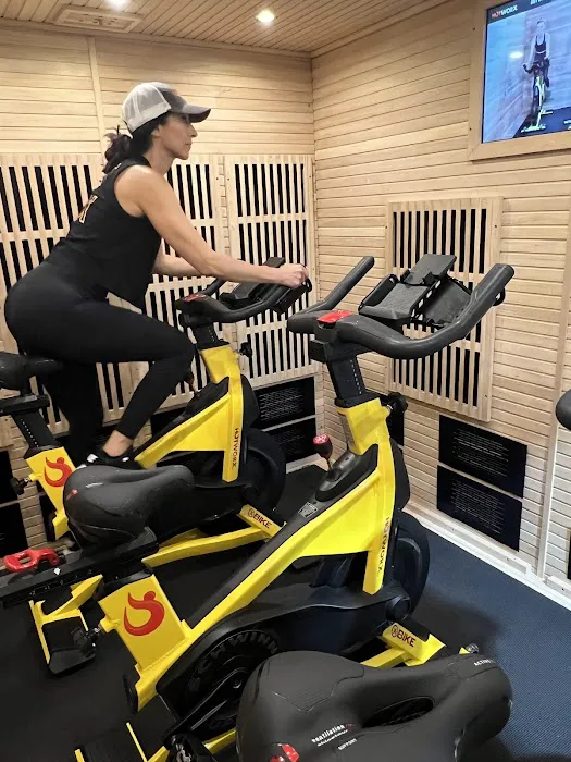 HOTWORX - Huntington Beach, CA - Five Points Picture 9