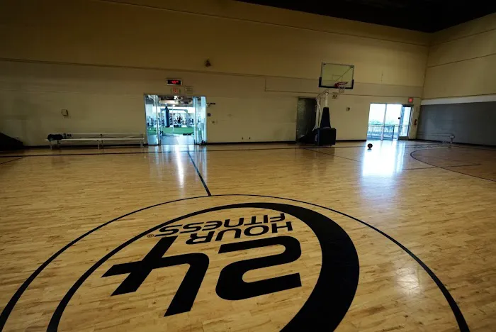 24 Hour Fitness Picture 2