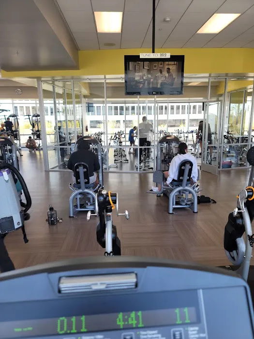 LA Fitness Picture 7