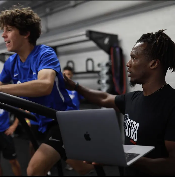 STR8 Performance Picture 9