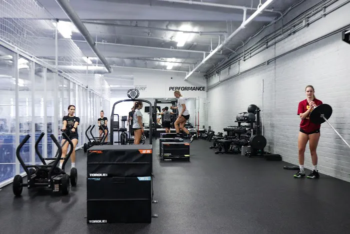 STR8 Performance Picture 3