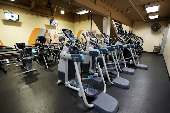 24 Hour Fitness Picture 2