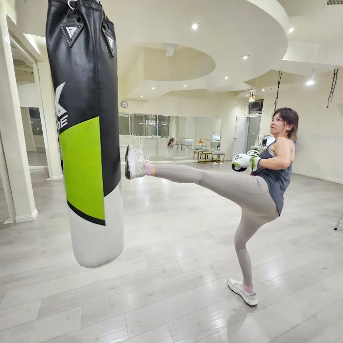 Violet Yoga Fitness Picture 8