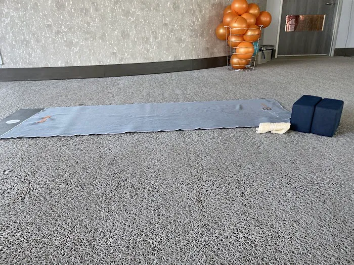 Hot 8 Yoga Picture 10