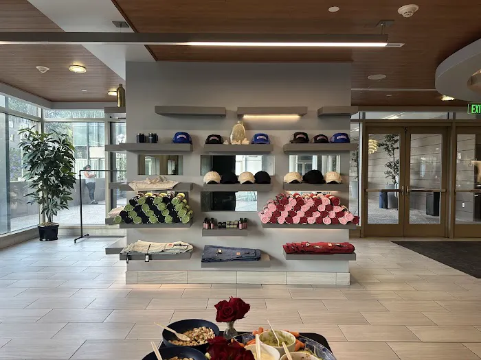 Hot 8 Yoga Picture 3