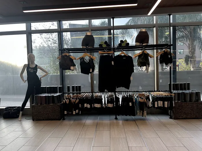 Hot 8 Yoga Picture 5