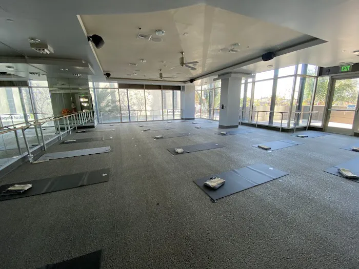 Hot 8 Yoga Picture 9