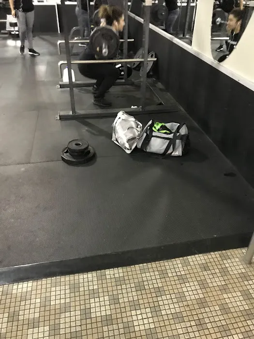 LA Fitness Picture 9