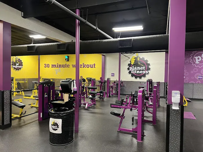 Planet Fitness Picture 10