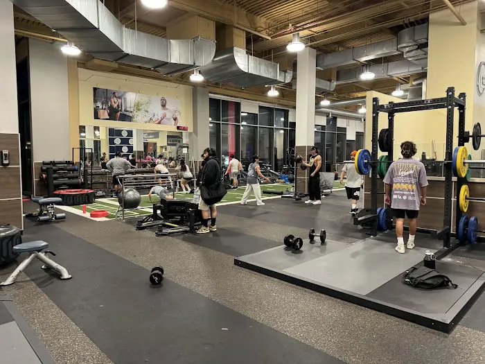 24 Hour Fitness Picture 3