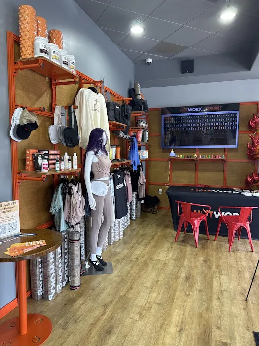 HOTWORX - Torrance, CA - Del Amo/Best Plaza Picture 2