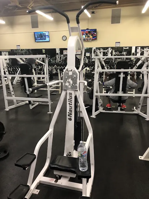 24 Hour Fitness Picture 7