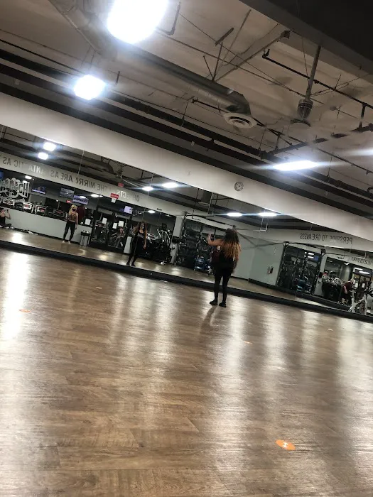 Crunch Fitness - Huntington Beach Picture 2