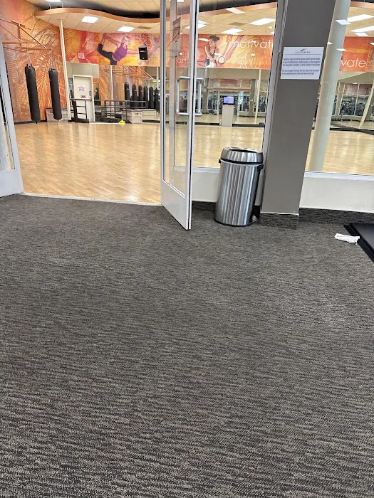 LA Fitness Picture 8