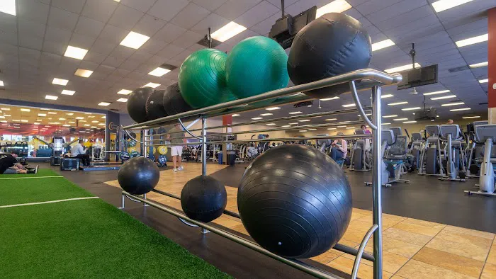 24 Hour Fitness Picture 4