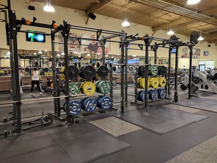 24 Hour Fitness Picture 4