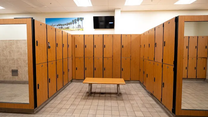 24 Hour Fitness Picture 3