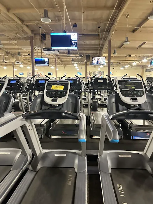 24 Hour Fitness Picture 8